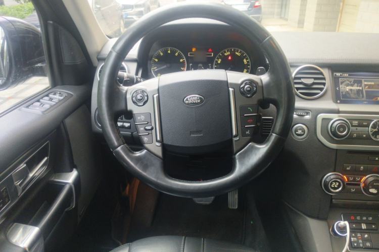 Used Land Rover Discovery 2016 3.0 SC Obsidian Black Heritage Edition SE Steering Wheel