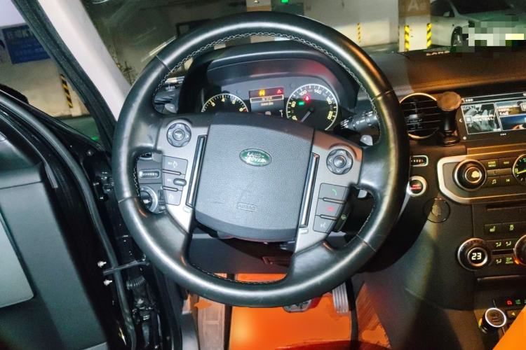 Used Land Rover Discovery 2016 3.0 SC Obsidian Black Heritage Edition HSE Steering Wheel