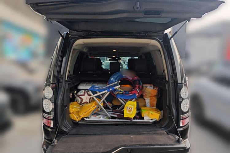 Used Land Rover Discovery 2016 3.0 SC Obsidian Black Heritage Edition SE Trunk