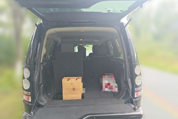 Used Land Rover Discovery 2016 3.0 SC Obsidian Black Heritage Edition HSE Trunk