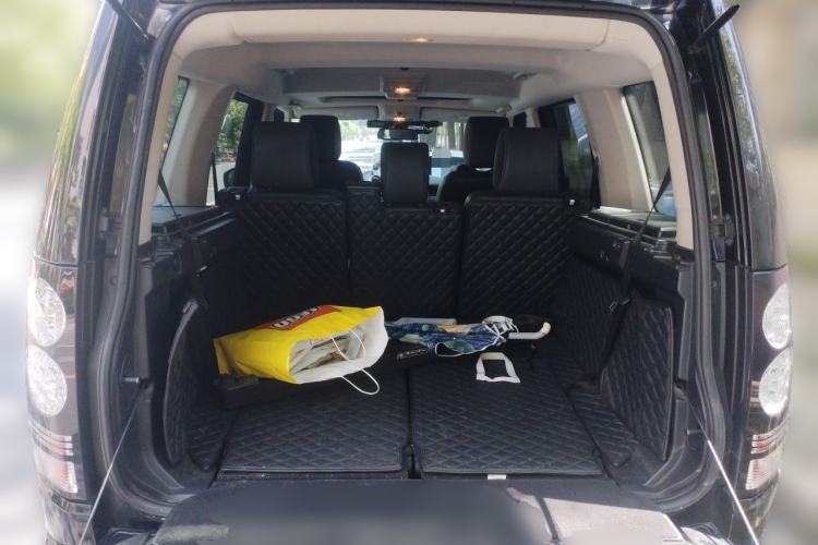 Used Land Rover Discovery 2016 3.0 SC Obsidian Black Heritage Edition SE Trunk