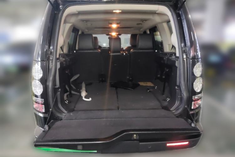 Used Land Rover Discovery 2016 3.0 SC Obsidian Black Heritage Edition HSE Trunk