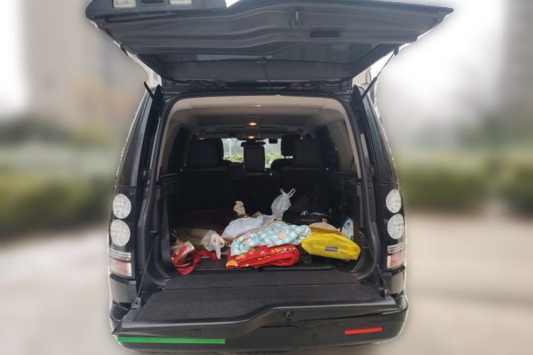 Used Land Rover Discovery 2016 3.0 SC Obsidian Black Heritage Edition SE Trunk
