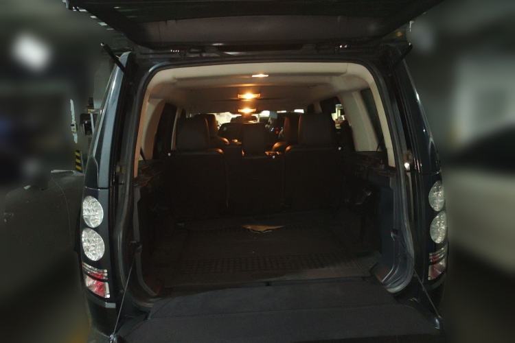 Used Land Rover Discovery 2016 3.0 SC Obsidian Black Heritage Edition SE Trunk