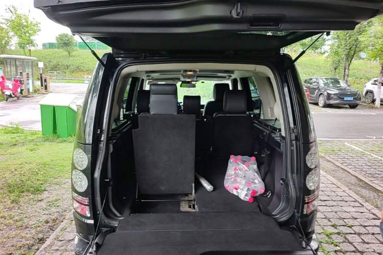 Used Land Rover Discovery 2016 3.0 SC Obsidian Black Heritage Edition HSE Trunk