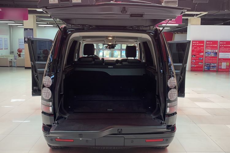 Used Land Rover Discovery 2016 3.0 SC Obsidian Black Heritage Edition SE Trunk