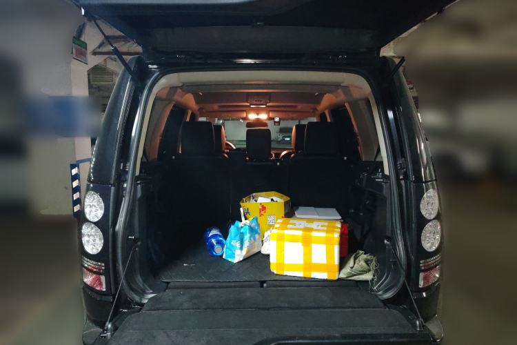 Used Land Rover Discovery 2016 3.0 SC Obsidian Black Heritage Edition SE Trunk