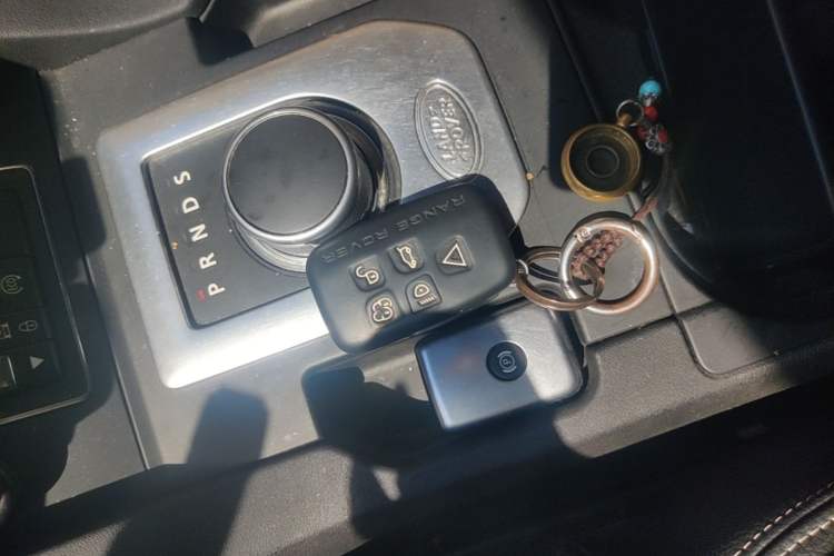 Used Land Rover Discovery 2016 3.0 SDV6 Black Edition HSE Diesel Version Vehicle Key