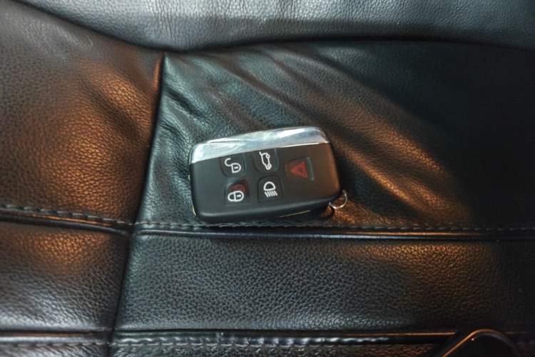 Used Land Rover Discovery 2016 3.0 SC V6 SE Vehicle Key