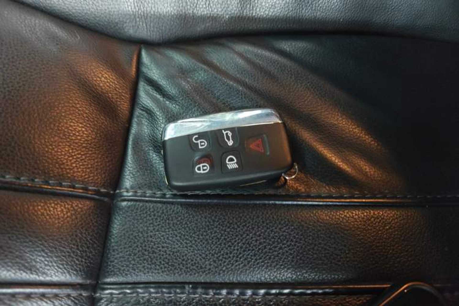 Used Land Rover Discovery 2016 3.0 SC V6 SE Vehicle Key