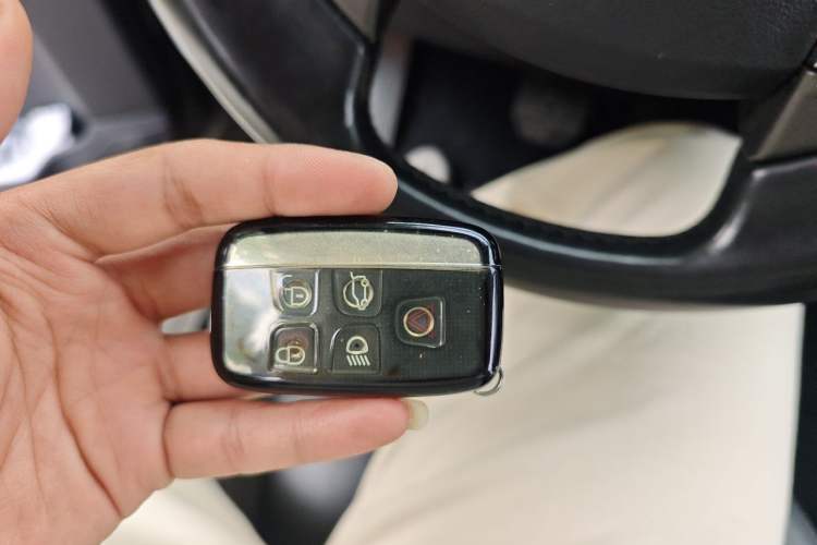 Used Land Rover Discovery 2016 3.0 SC V6 SE Vehicle Key