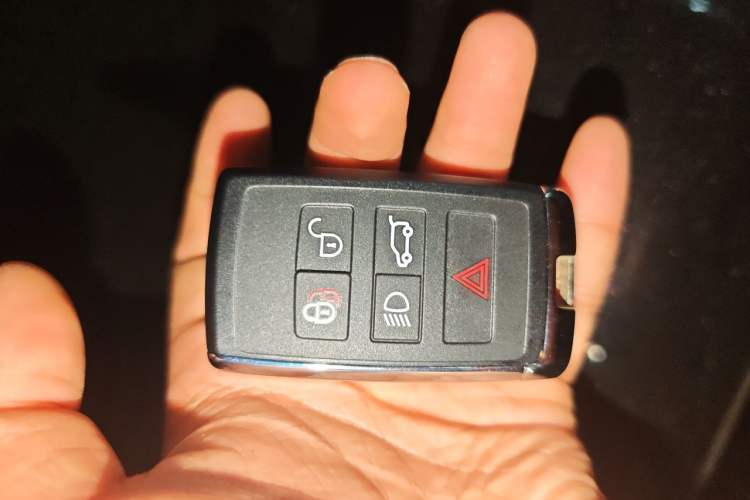 Used Land Rover Discovery 2016 3.0 SC Obsidian Black Heritage Edition SE Vehicle Key