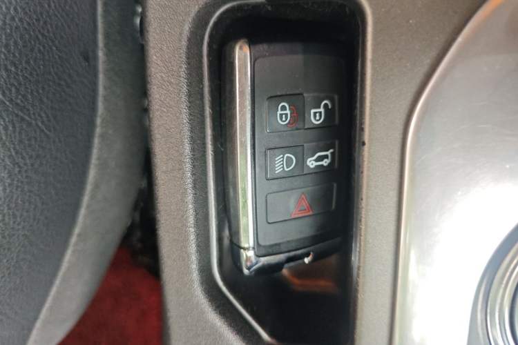 Used Land Rover Discovery 2016 3.0 SDV6 Black Edition HSE Diesel Version Vehicle Key
