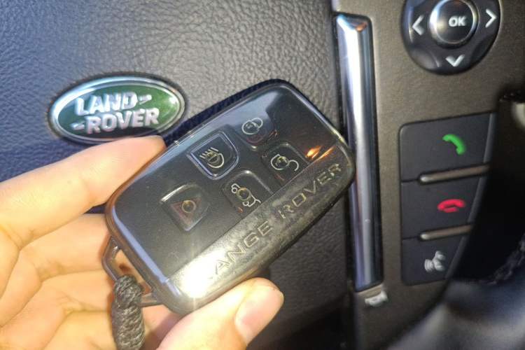 Used Land Rover Discovery 2016 3.0 SC Obsidian Black Heritage Edition HSE Vehicle Key