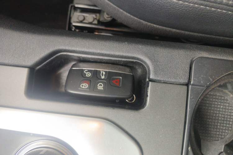 Used Land Rover Discovery 2016 3.0 SC Obsidian Black Heritage Edition SE Vehicle Key