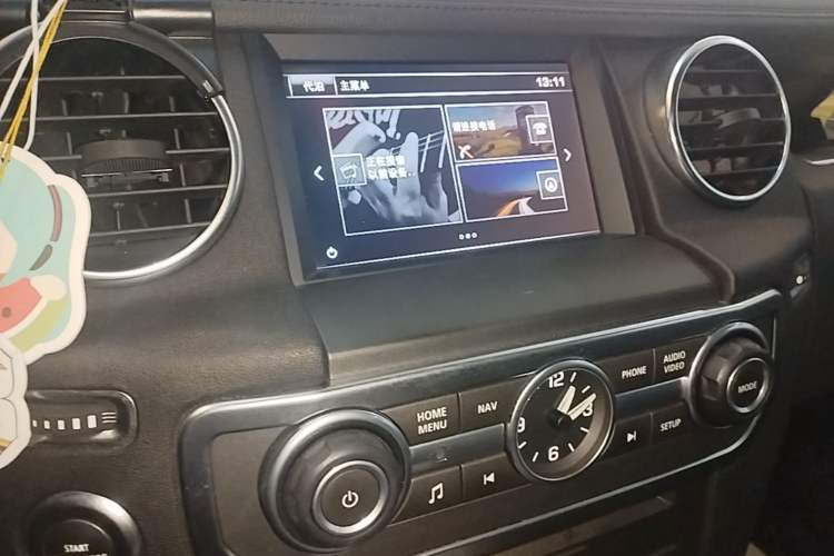Used Land Rover Discovery 2016 3.0 SDV6 HSE Diesel Edition Audio And AC Panel