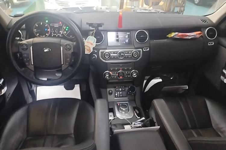 Used Land Rover Discovery 2016 3.0 SDV6 HSE Diesel Edition Center Console
