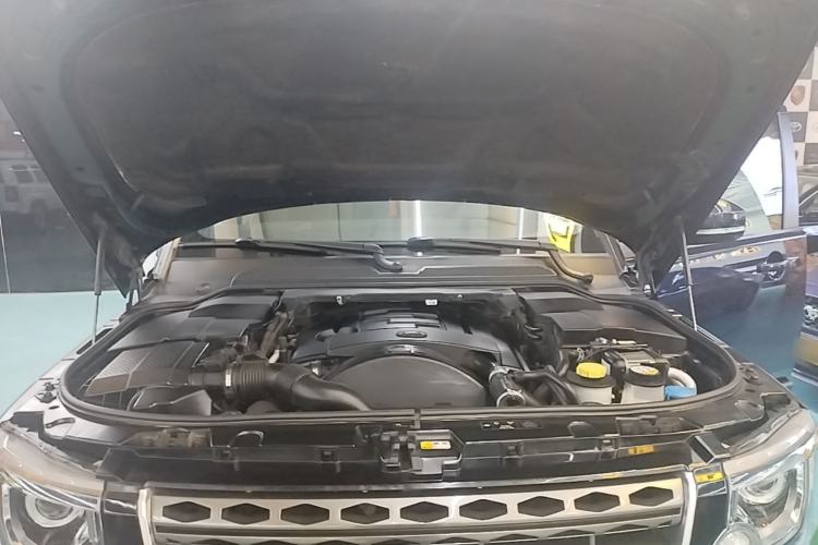 Used Land Rover Discovery 2016 3.0 SDV6 HSE Diesel Edition Engine Bay