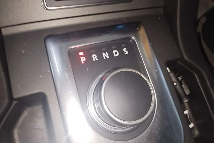 Used Land Rover Discovery 2016 3.0 SDV6 HSE Diesel Edition Gear Lever