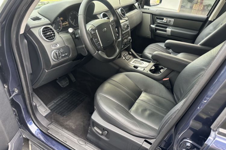 Used Land Rover Discovery 2016 3.0 SC Obsidian Black Heritage Edition SE Interior 11