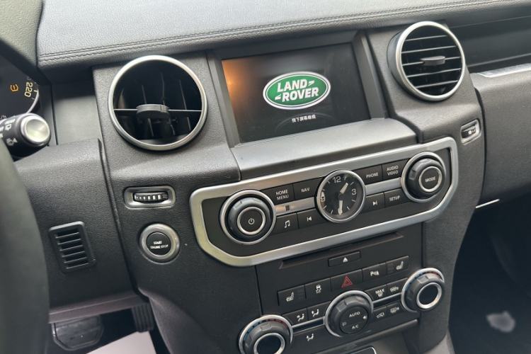 Used Land Rover Discovery 2016 3.0 SC Obsidian Black Heritage Edition SE Interior 2