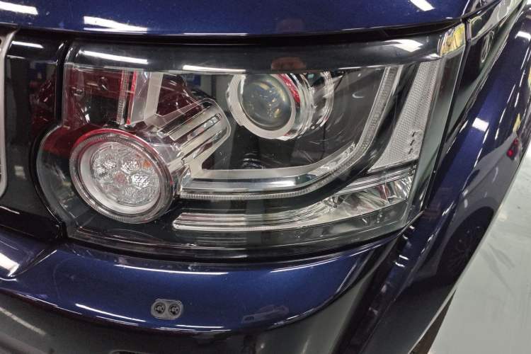Used Land Rover Discovery 2016 3.0 SC Obsidian Black Heritage Edition SE Left Front Headlight