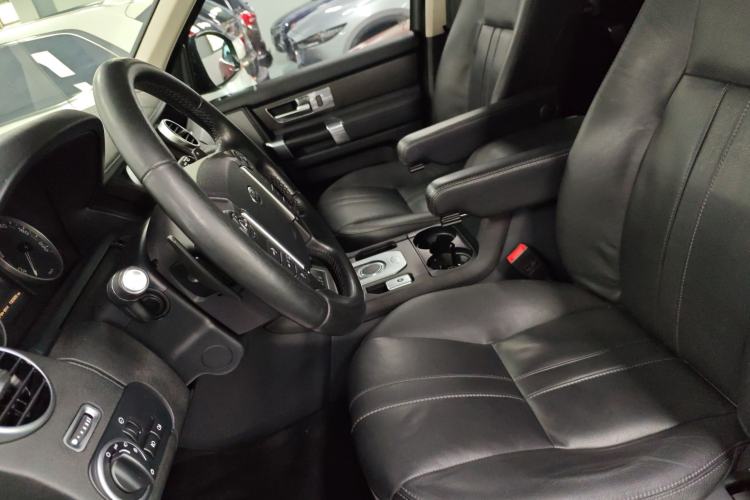 Used Land Rover Discovery 2016 3.0 SC Obsidian Black Heritage Edition SE Left Front Seat