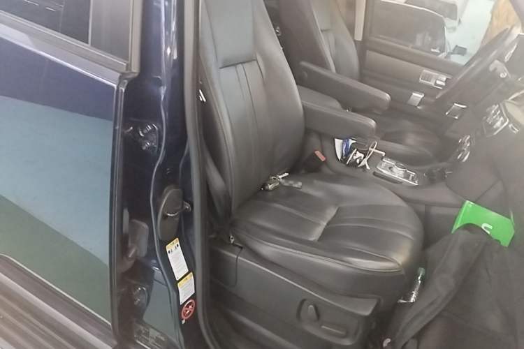 Used Land Rover Discovery 2016 3.0 SDV6 HSE Diesel Edition Right Front Seat