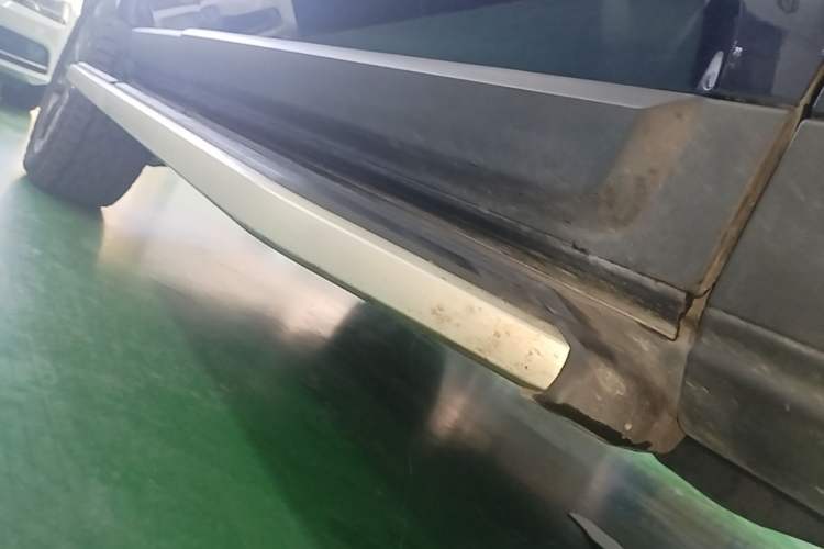 Used Land Rover Discovery 2016 3.0 SDV6 HSE Diesel Edition Right Side Sill
