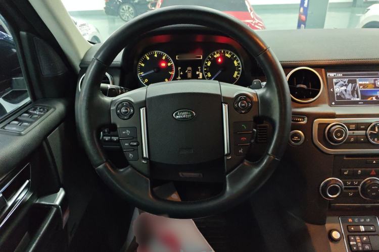 Used Land Rover Discovery 2016 3.0 SC Obsidian Black Heritage Edition SE Steering Wheel