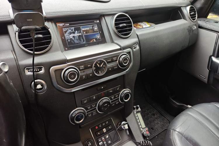 Used Land Rover Discovery 2016 3.0 SDV6 HSE Diesel Edition Audio And AC Panel