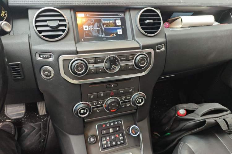 Used Land Rover Discovery 2016 3.0 SC Obsidian Black Heritage Edition SE Audio And AC Panel
