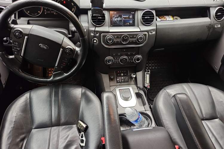 Used Land Rover Discovery 2016 3.0 SDV6 HSE Diesel Edition Center Console