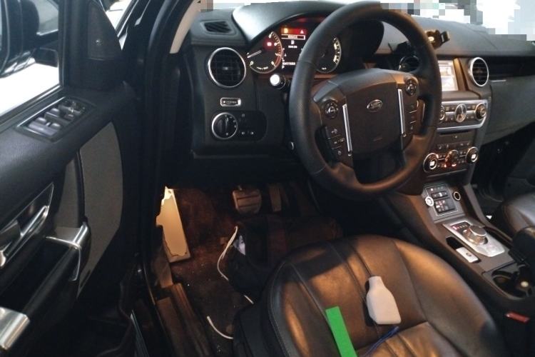 Used Land Rover Discovery 2016 3.0 SC Obsidian Black Heritage Edition HSE Driver Seat