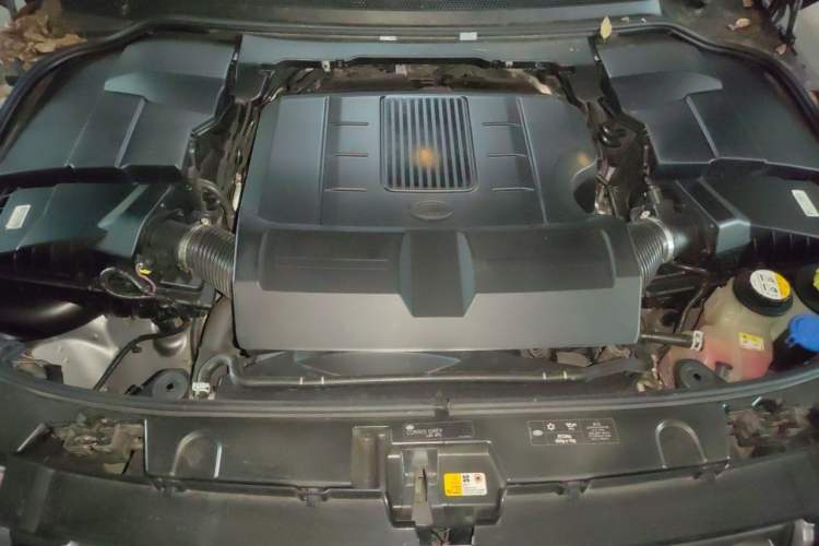 Used Land Rover Discovery 2016 3.0 SC V6 HSE Luxury Engine Bay