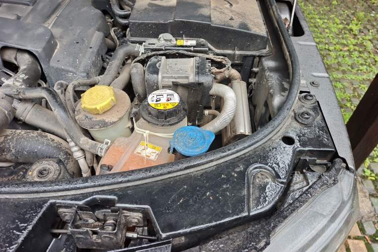 Used Land Rover Discovery 2016 3.0 SDV6 HSE Diesel Edition Engine Bay Left