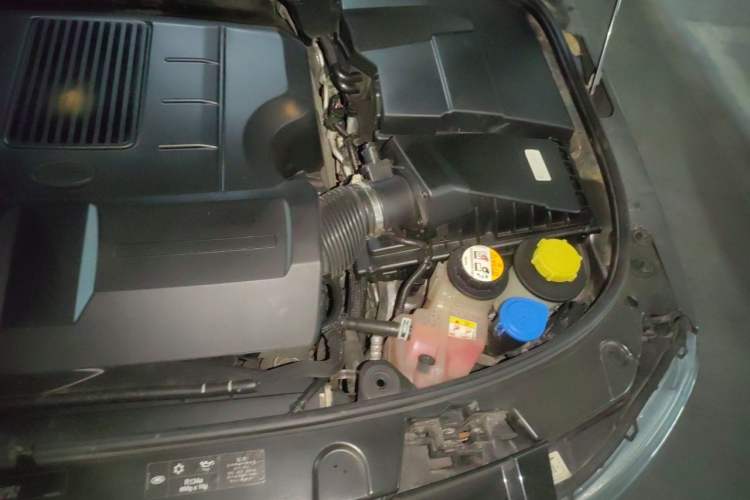 Used Land Rover Discovery 2016 3.0 SC V6 HSE Luxury Engine Bay Left