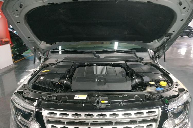 Used Land Rover Discovery 2016 4th Generation 3.0 V6 SC SE Engine Bay