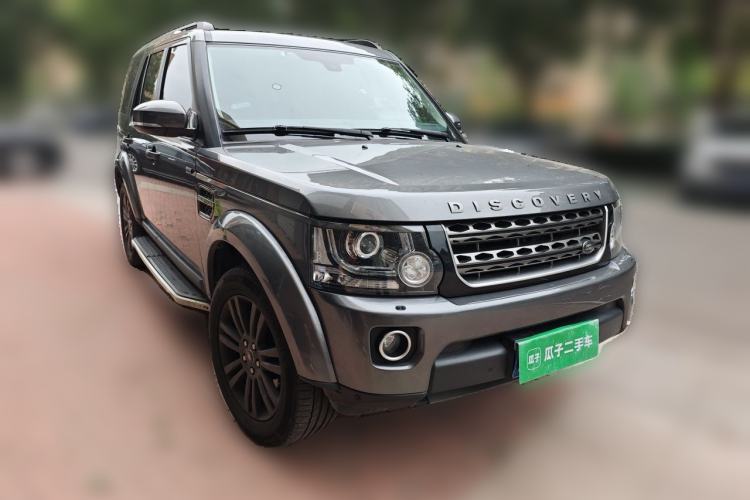 Used Land Rover Discovery 2016 3.0 SC Obsidian Black Heritage Edition SE Front Right 45 Deg