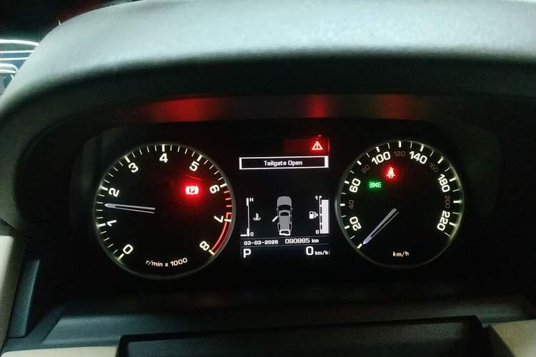 Used Land Rover Discovery 2016 4th Generation 3.0 V6 SC SE Instrument Cluster