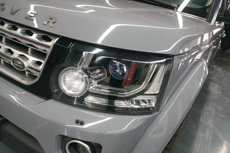 Used Land Rover Discovery 2016 4th Generation 3.0 V6 SC SE Left Front Headlight