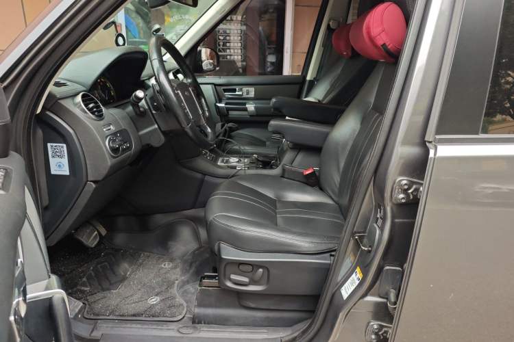 Used Land Rover Discovery 2016 3.0 SC Obsidian Black Heritage Edition SE Left Front Seat