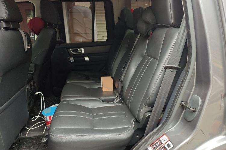 Used Land Rover Discovery 2016 3.0 SC Obsidian Black Heritage Edition SE Left Rear Seat