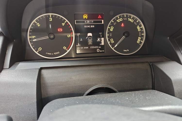 Used Land Rover Discovery 2016 3.0 SDV6 HSE Diesel Edition Odometer Close Up