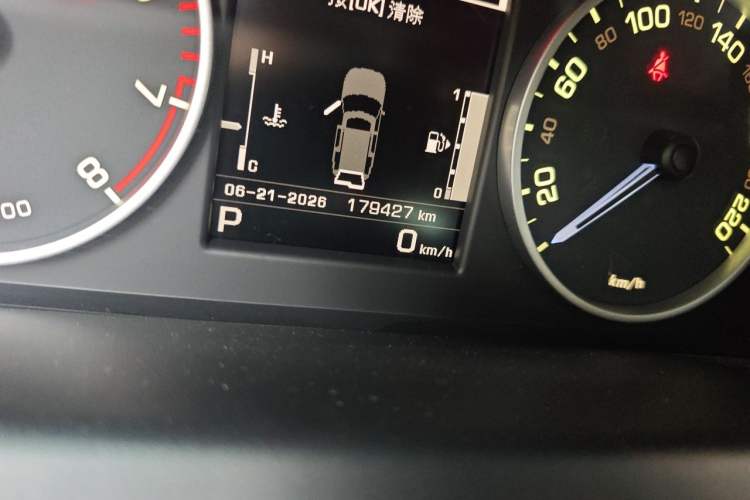 Used Land Rover Discovery 2016 3.0 SC Obsidian Black Heritage Edition SE Odometer Close Up