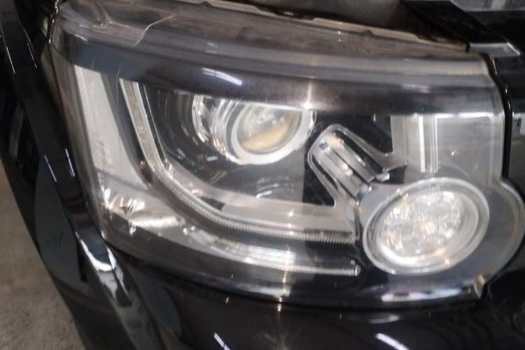 Used Land Rover Discovery 2016 3.0 SC Obsidian Black Heritage Edition HSE Right Front Headlight