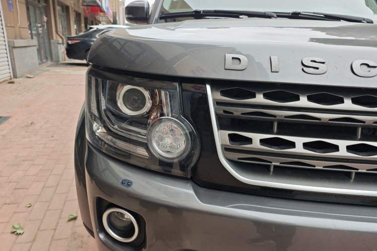 Used Land Rover Discovery 2016 3.0 SC Obsidian Black Heritage Edition SE Right Front Headlight