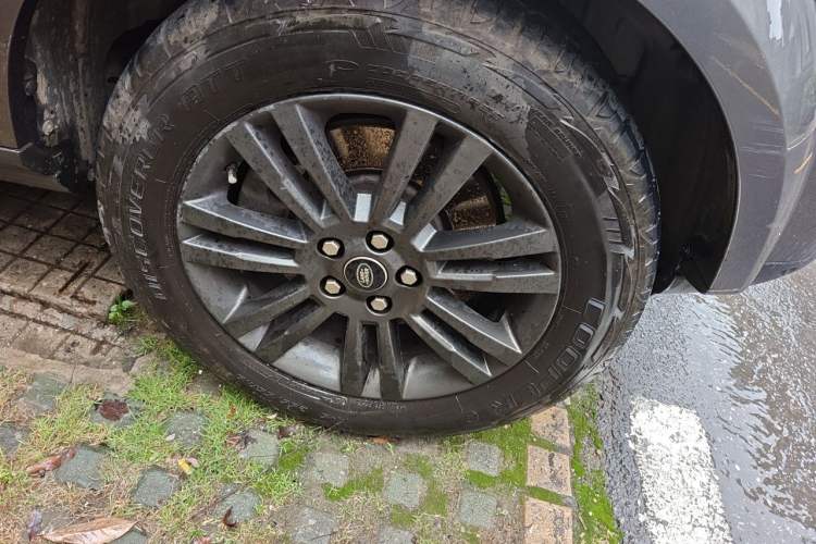 Used Land Rover Discovery 2016 3.0 SDV6 HSE Diesel Edition Right Front Wheel Hub