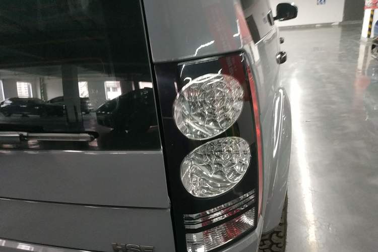 Used Land Rover Discovery 2016 4th Generation 3.0 V6 SC SE Right Rear Taillight
