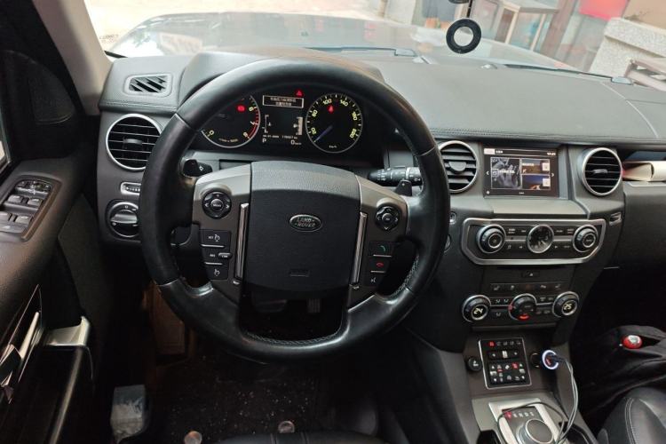 Used Land Rover Discovery 2016 3.0 SC Obsidian Black Heritage Edition SE Steering Wheel